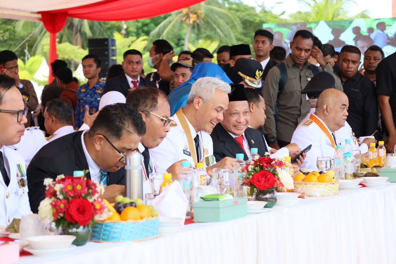 Festival Makassar Kota Makan Enak Warnai Puncak Hari Otda XXVII, Kepala Daerah se-Indonesia Nikmati Coto Makassar